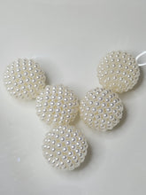 Load image into Gallery viewer, White pearls pbgb55