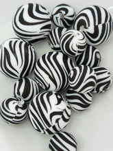 Load image into Gallery viewer, Animal print 11 psbg86