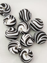 Load image into Gallery viewer, Animal print 11 psbg86