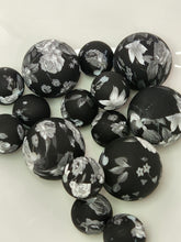 Load image into Gallery viewer, Gothic roses psbg109
