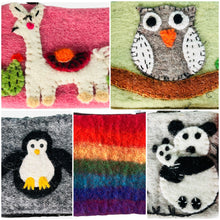 Load image into Gallery viewer, Felt change purse